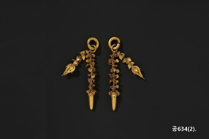 Gold Earrings (Queen)