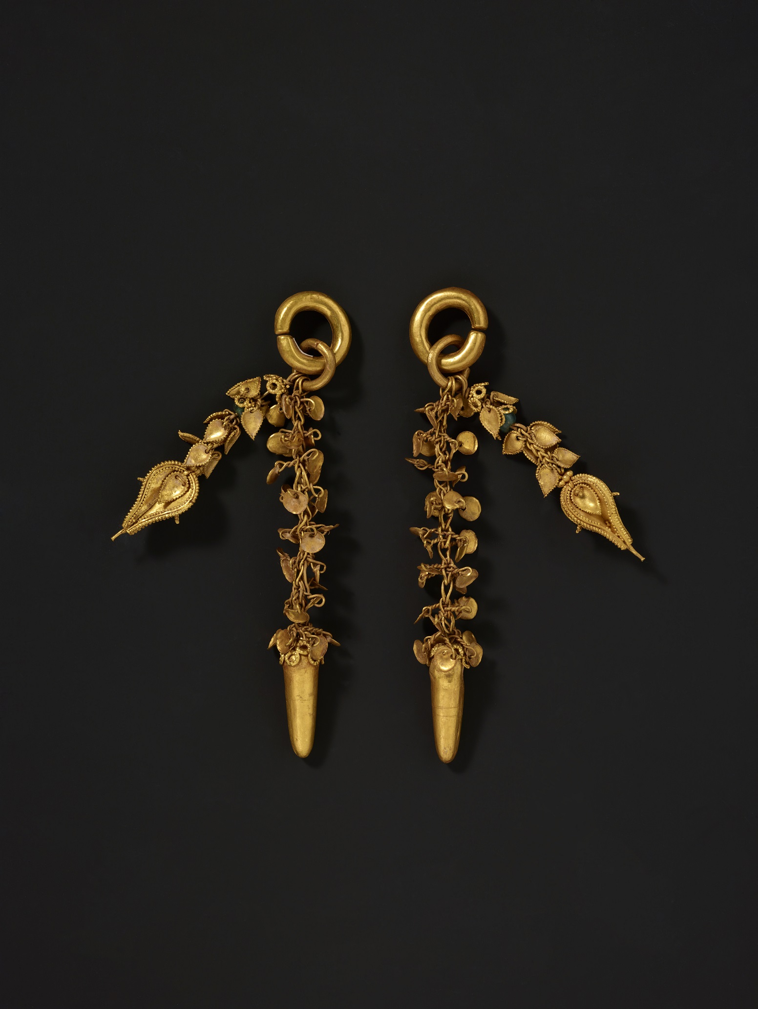 Earring (Queen, National Treasure No.157) Image